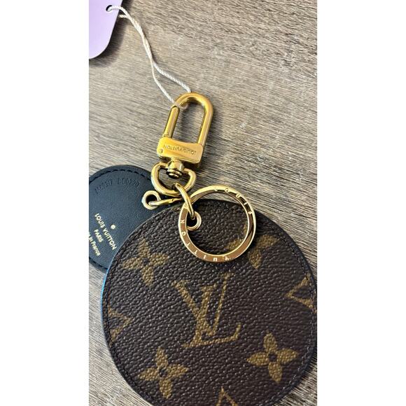 ❤️SOLD❤️ Louis Vuitton Reverse Monogram Key Charm - Picture 2 of 5